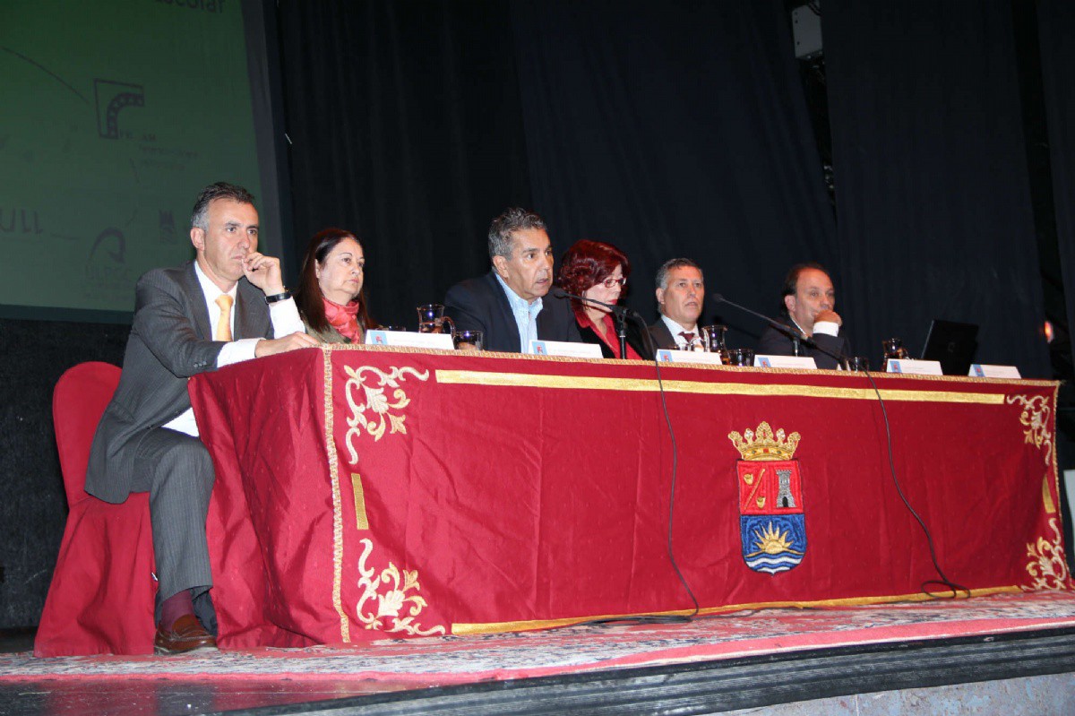 El Ayuntamiento se compromete a elaborar el plan insular de convivencia y absentismo escolar