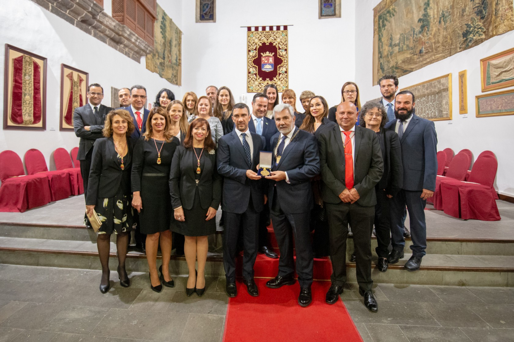 Adeje reconoce el papel histórico del hotel Bahía del Duque con la entrega de la Medalla de Oro de la Villa