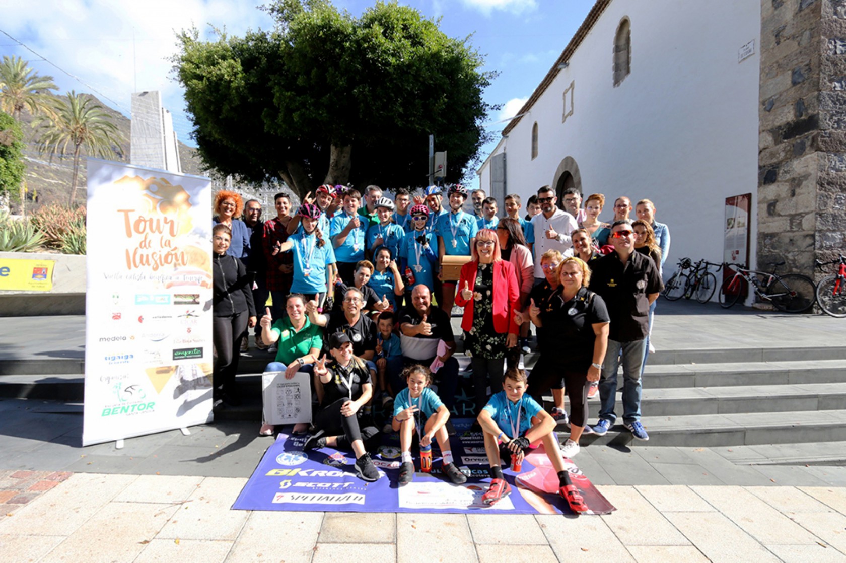 Adeje se vuelca con el "Tour de la Ilusión"