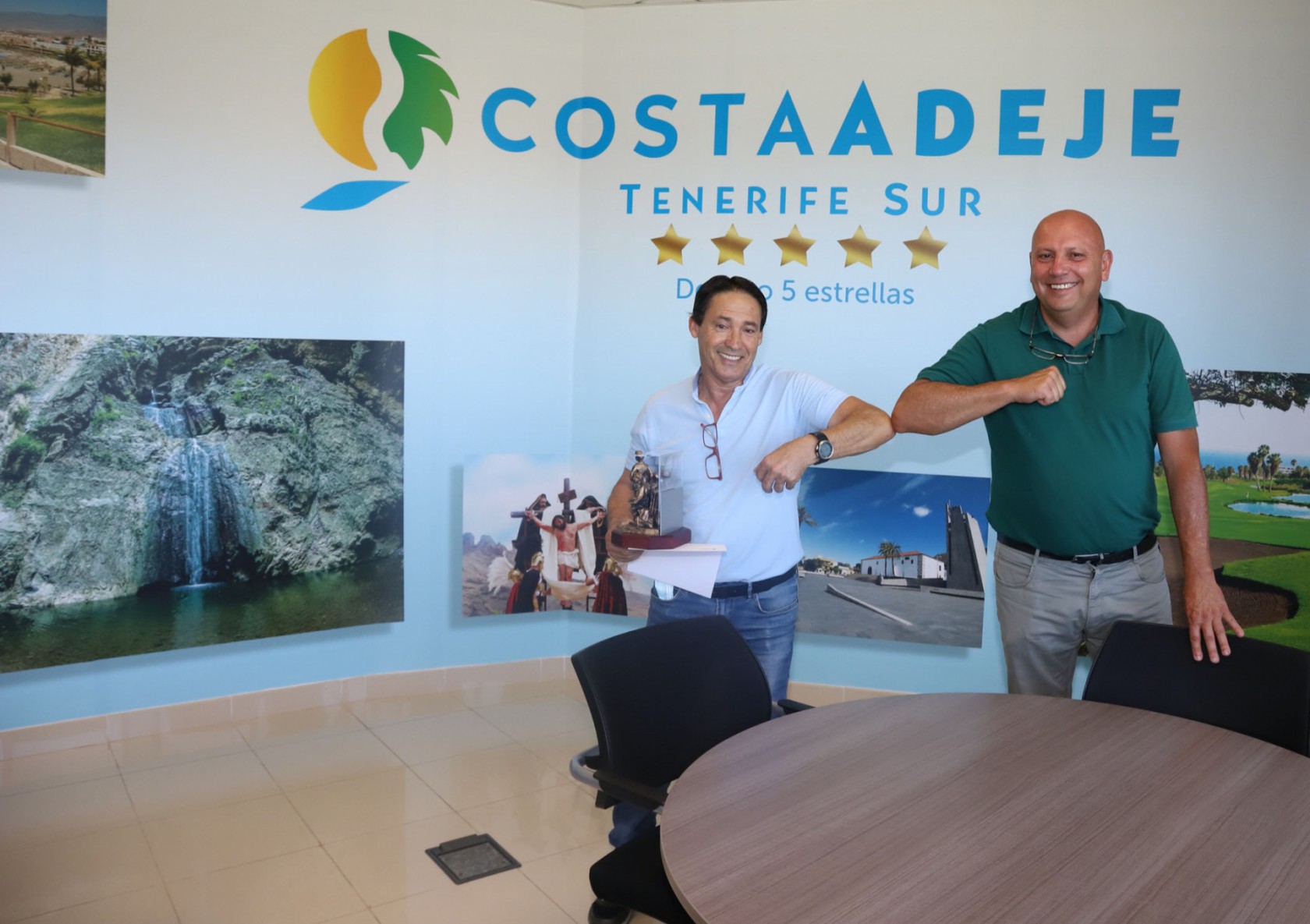 Adeje reconoce la labor de "TITO", uno de los componentes de la Escuela Municipal de Fútbol.