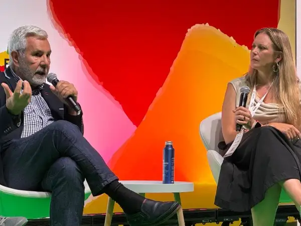 El presidente de los municipios turísticos de Canarias defiende en Sevilla un modelo de gestión centrado en las personas